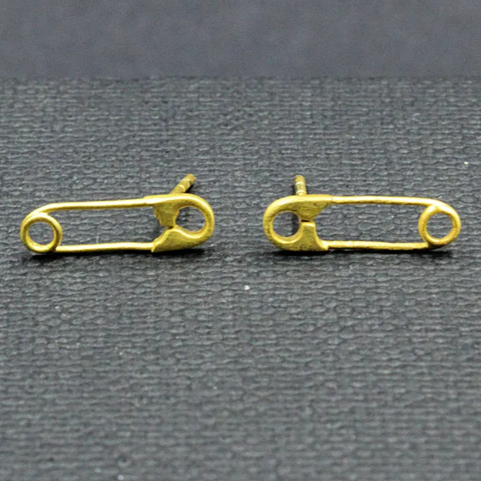 Knopfohrring mit 18-karätiger vergoldeter Kette