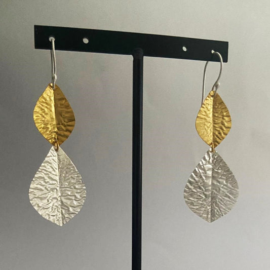 Pendientes dos hojas en baño de oro y plata