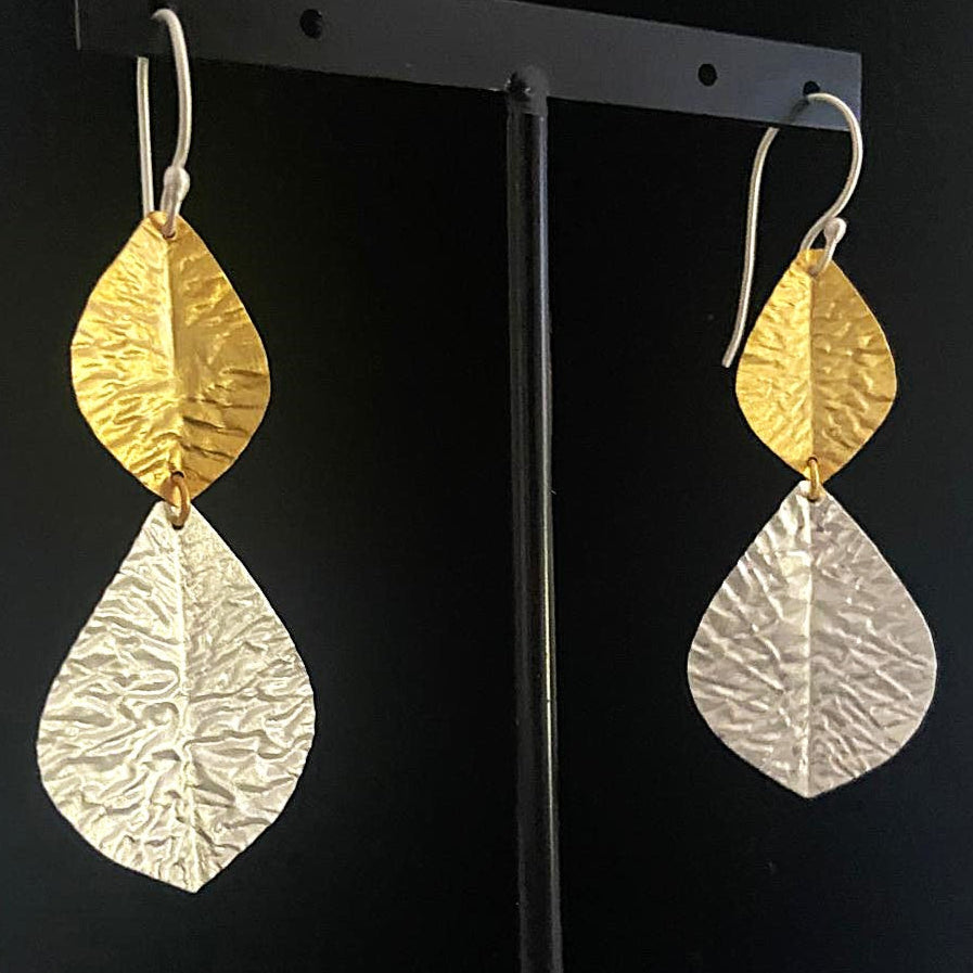 Pendientes dos hojas en baño de oro y plata