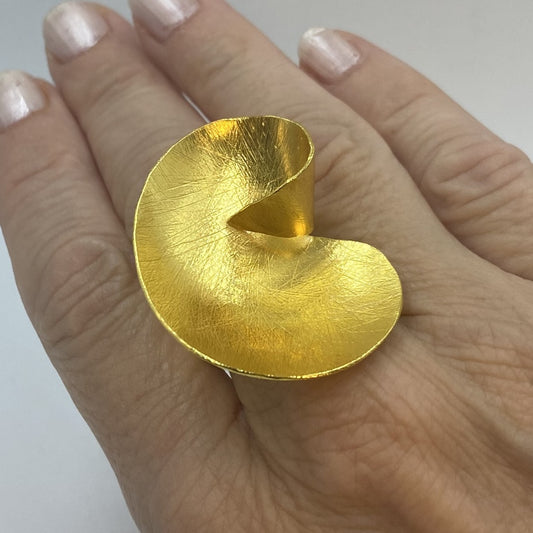 Anillo ELBA bañados en oro - Diseño con carácter