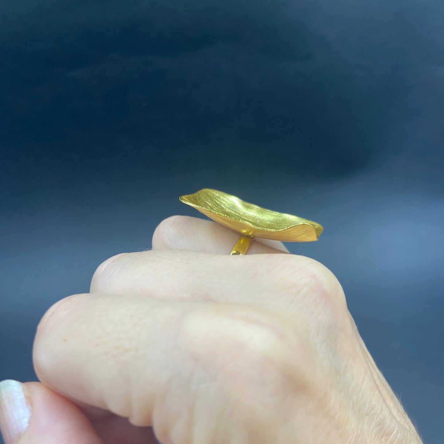 MIRÓ-Ring in 18-karätigem Gold getaucht