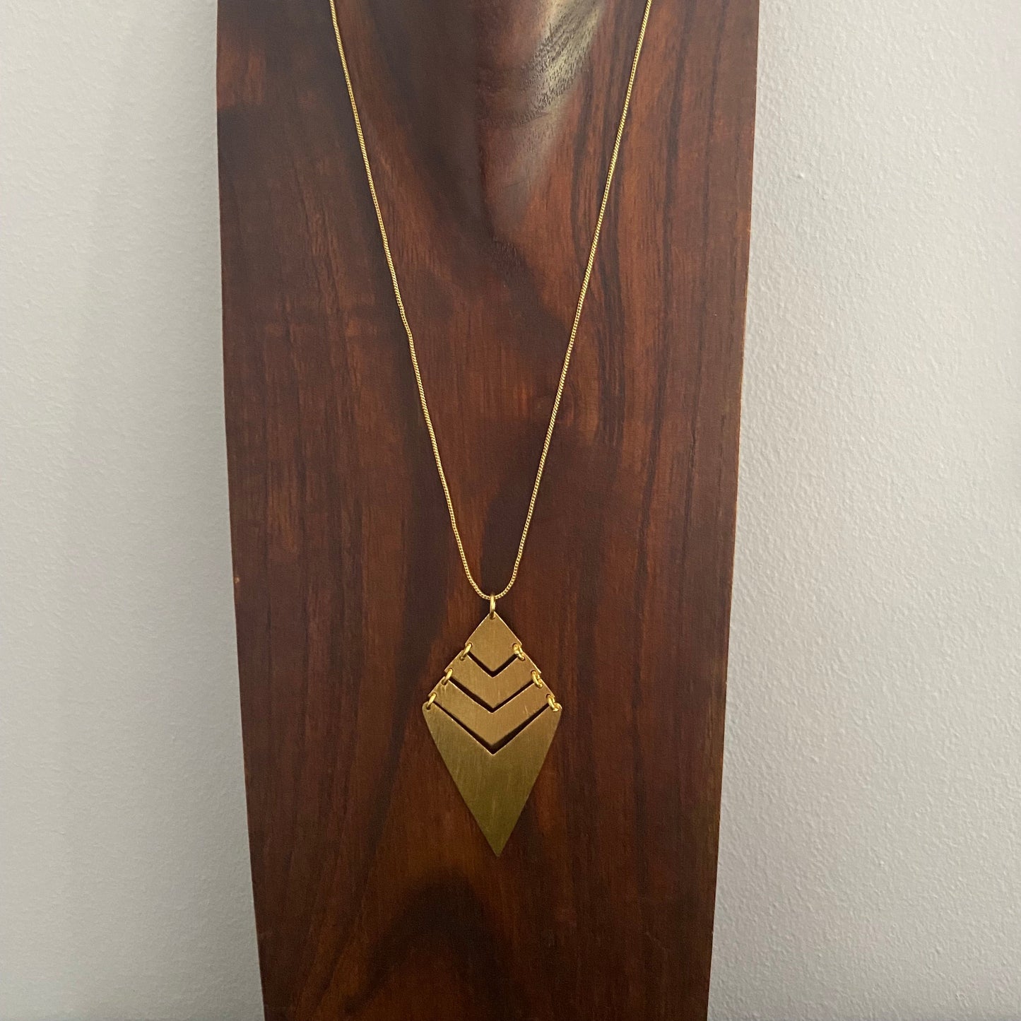 Collar LASCA bañado en oro - Diseño con carácter