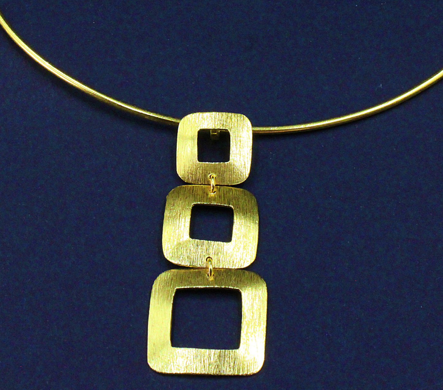 DECO choker with 18kt gold plated pendant