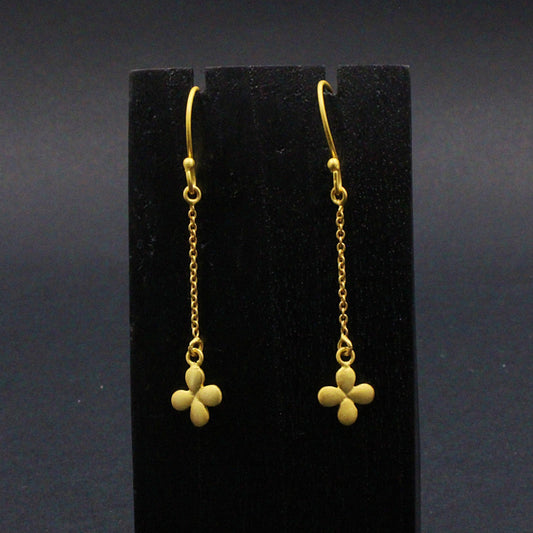 Vergoldete Blumenohrringe