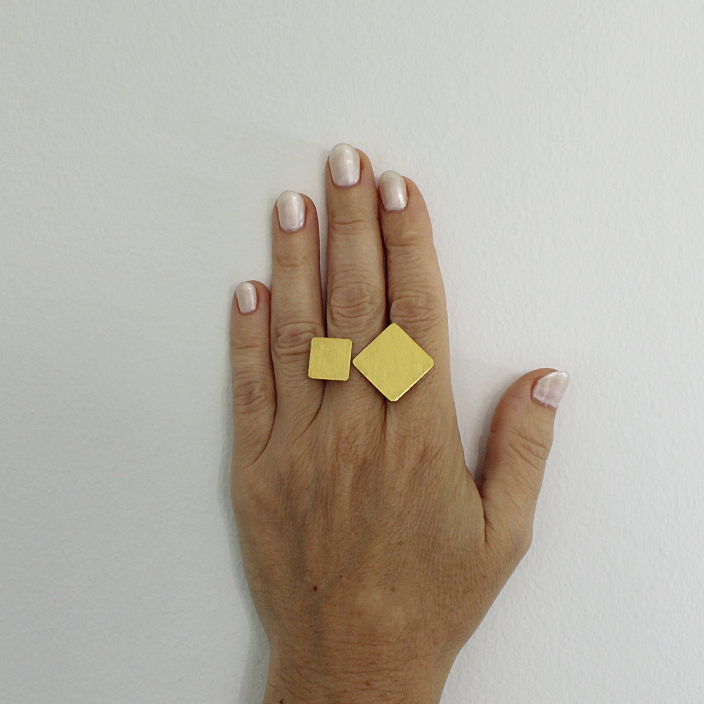 Anillo POKER bañado en oro - Diseño con carácter