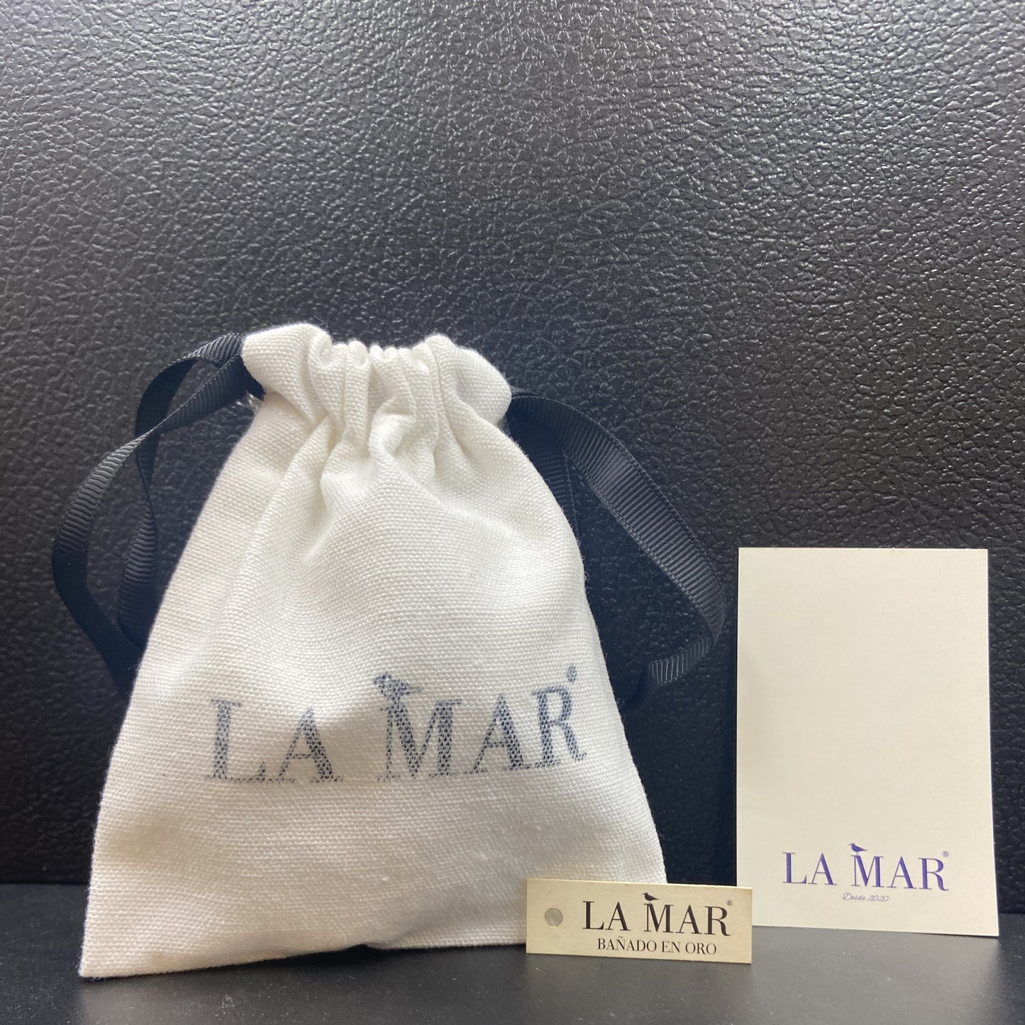 Anillo 1 piedra - cabujón madreperla bañado en oro