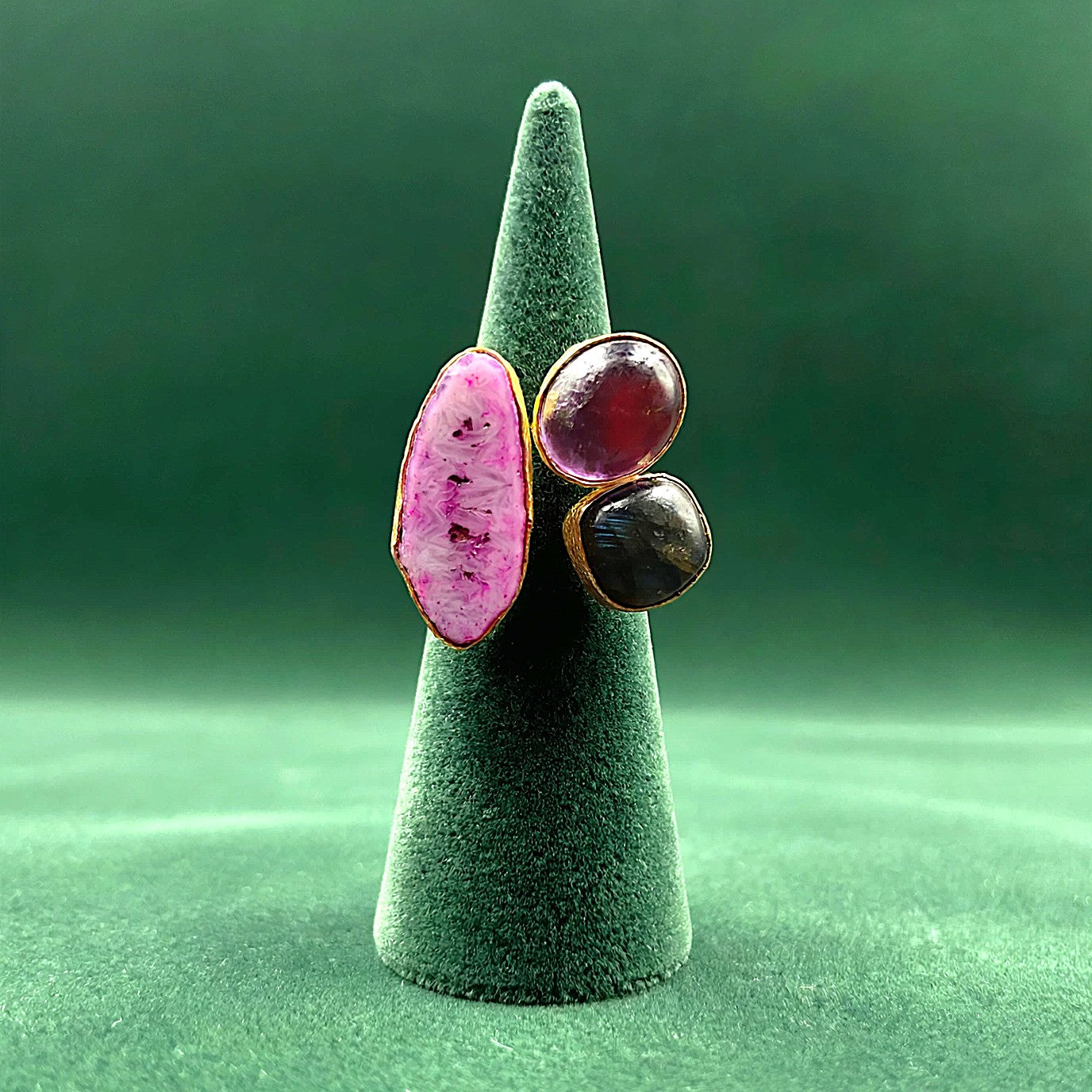 Anillo 3 piedras semipreciosas ágata, amatista y labradorita - bañado en oro