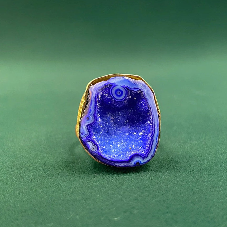 Anillo bañado en oro y piedra cuarzo ágata azul intenso - baño de oro