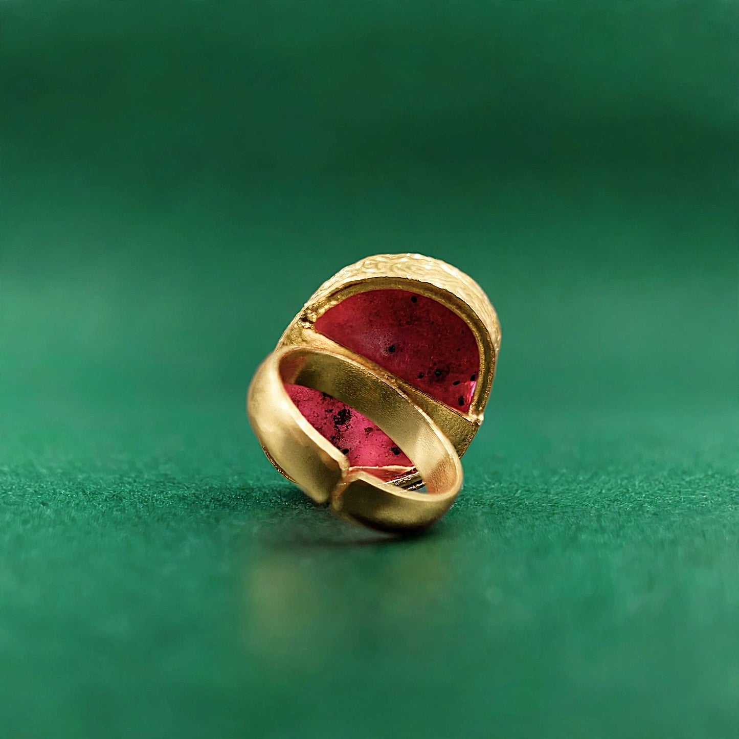 Anillo bañado en oro y piedra cuarzo ágata rosa intenso - baño de oro