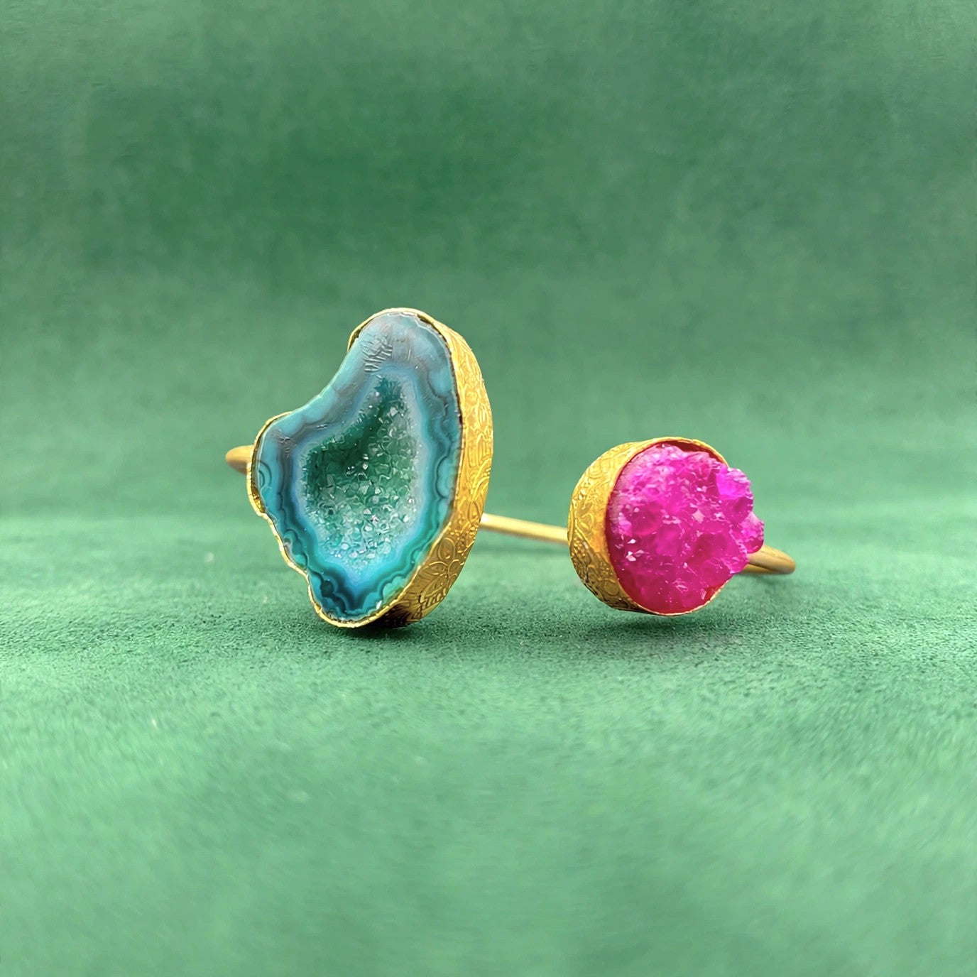 Brazalete 2 piedras cuarzo ágata rosa intenso y verde - Bañado en oro