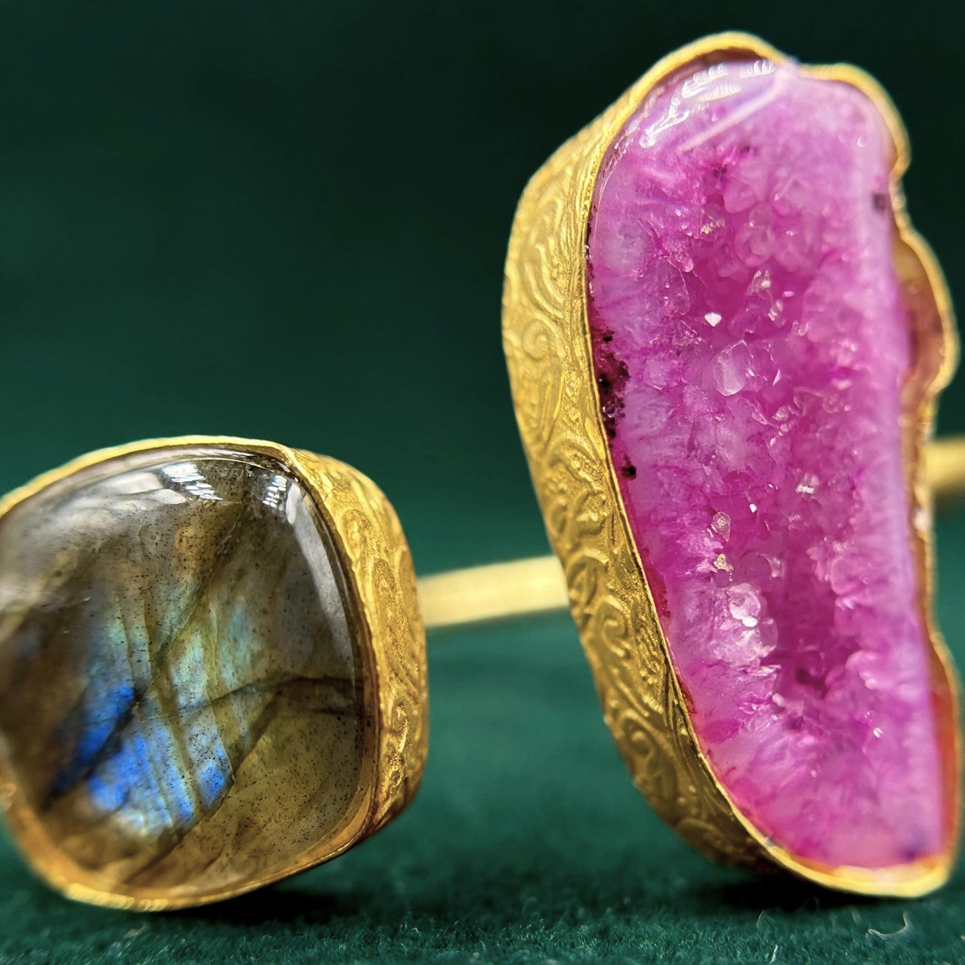 Brazalete 2 piedras cuarzo ágata rosa y labradorita - Bañado en oro