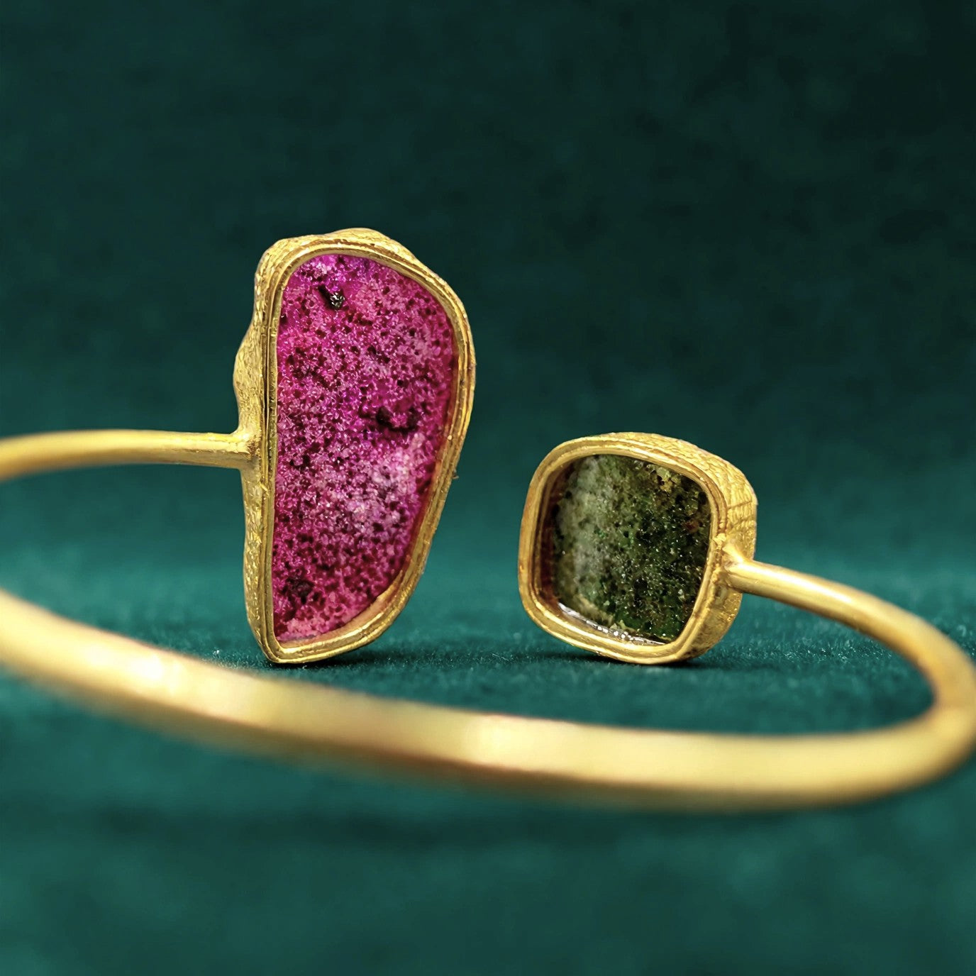 Brazalete 2 piedras cuarzo ágata rosa y labradorita - Bañado en oro