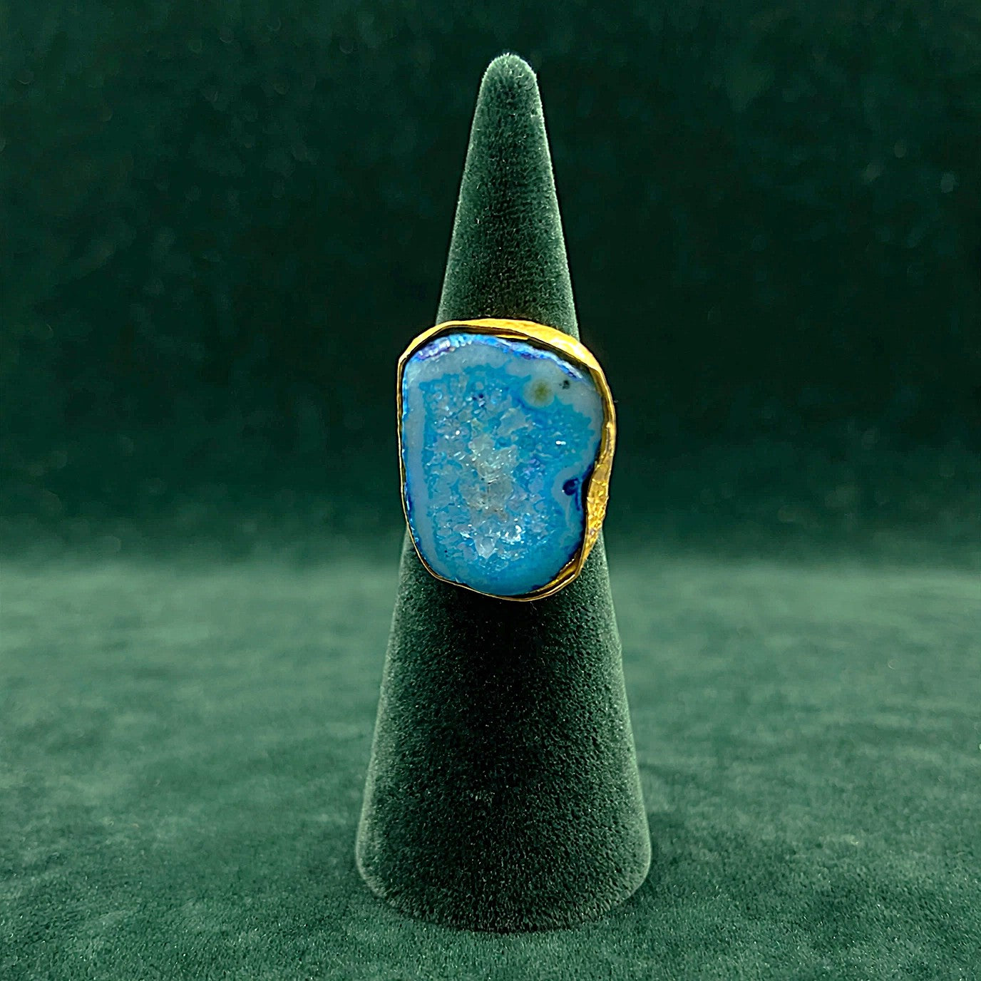 Anillo bañado en oro y piedra cuarzo ágata celeste- baño de oro