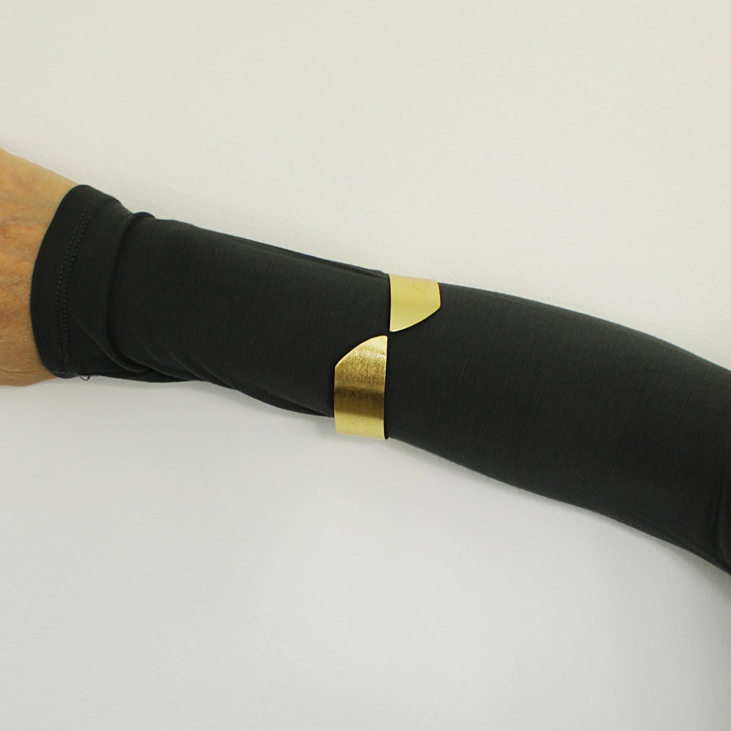 Brazalete CAPRI bañado en oro - Diseño con carácter