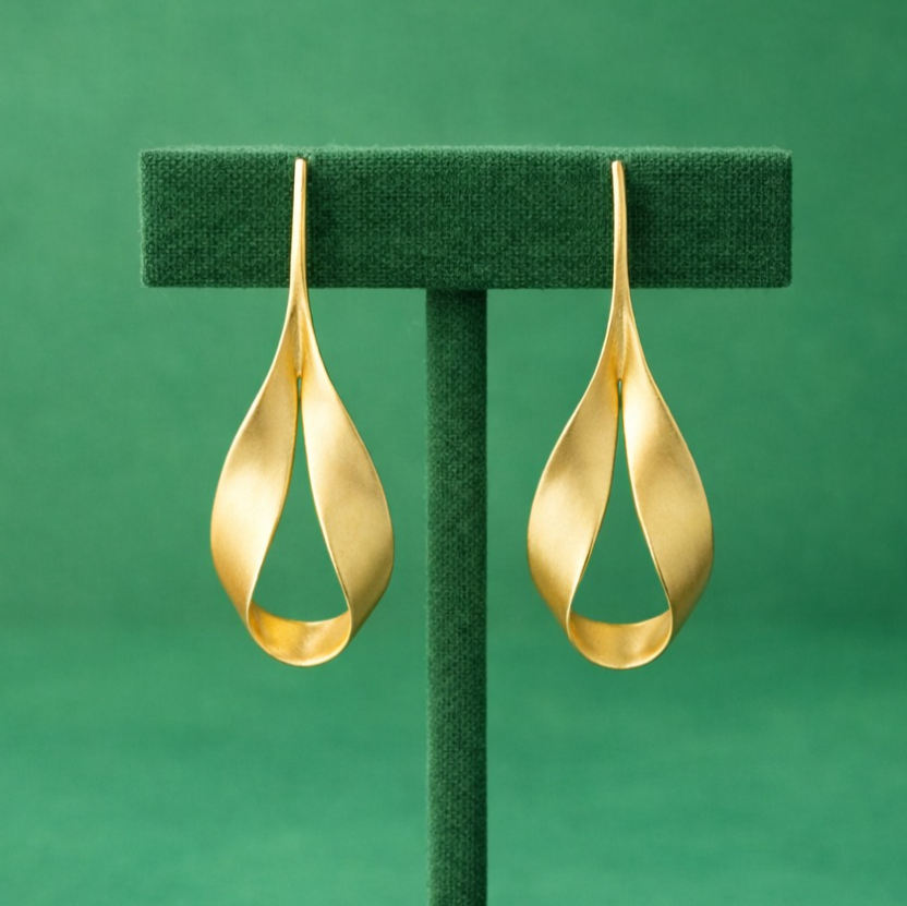 Pendientes LAZO bañados en oro - Diseño con carácter
