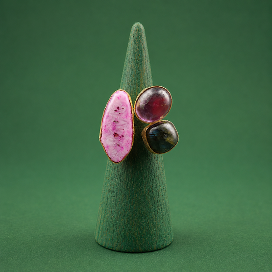 Anillo 3 piedras semipreciosas ágata, amatista y labradorita - bañado en oro