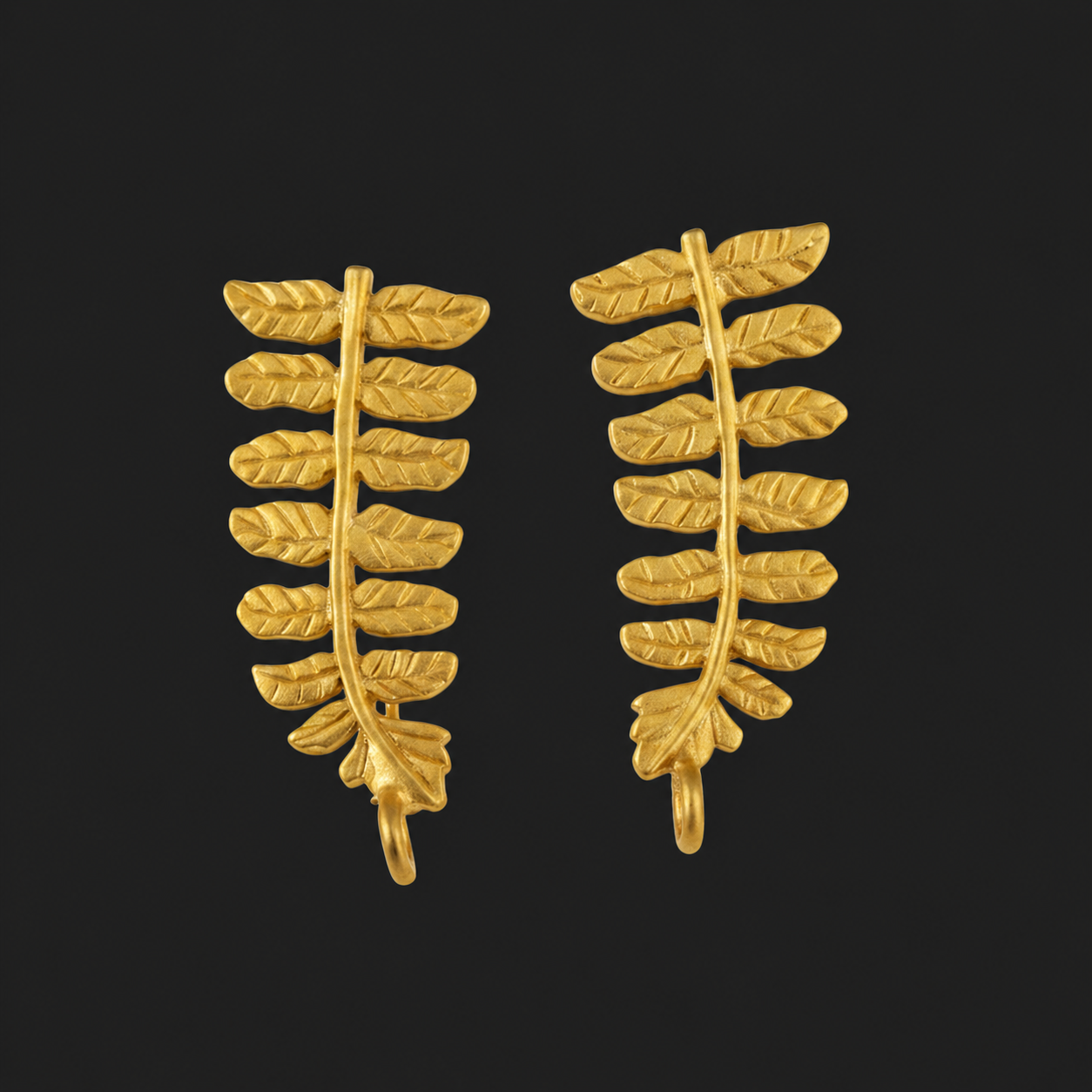 Pendientes HELECHO bañados en oro - Diseño con carácter