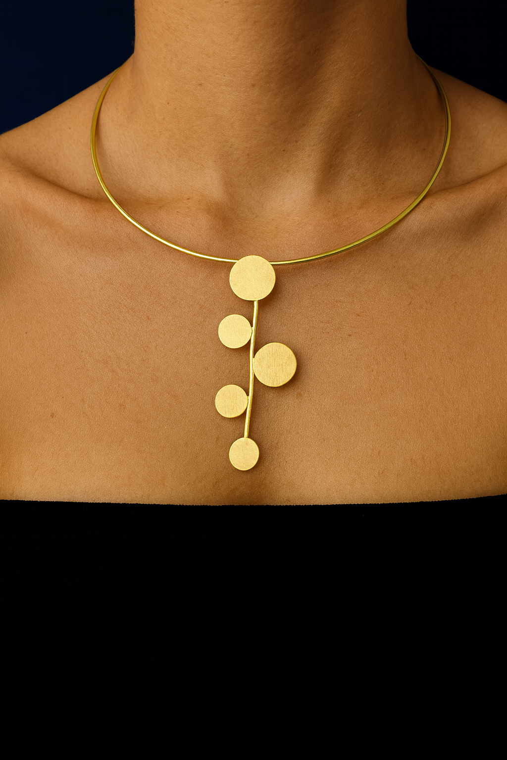 DECO-Halsband mit 18-karätigem vergoldetem Anhänger