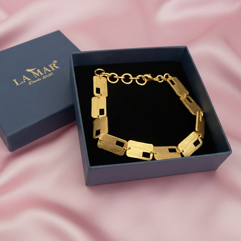 Pulsera EL BESO bañada en oro - Diseño con carácter