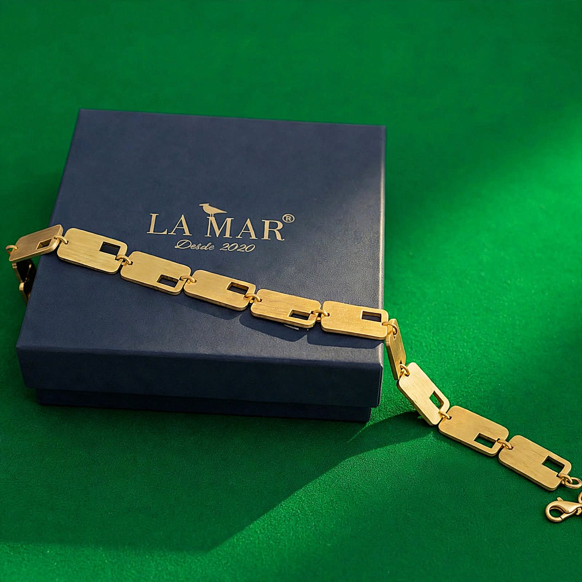CINEMA earrings plated in 18kt gold