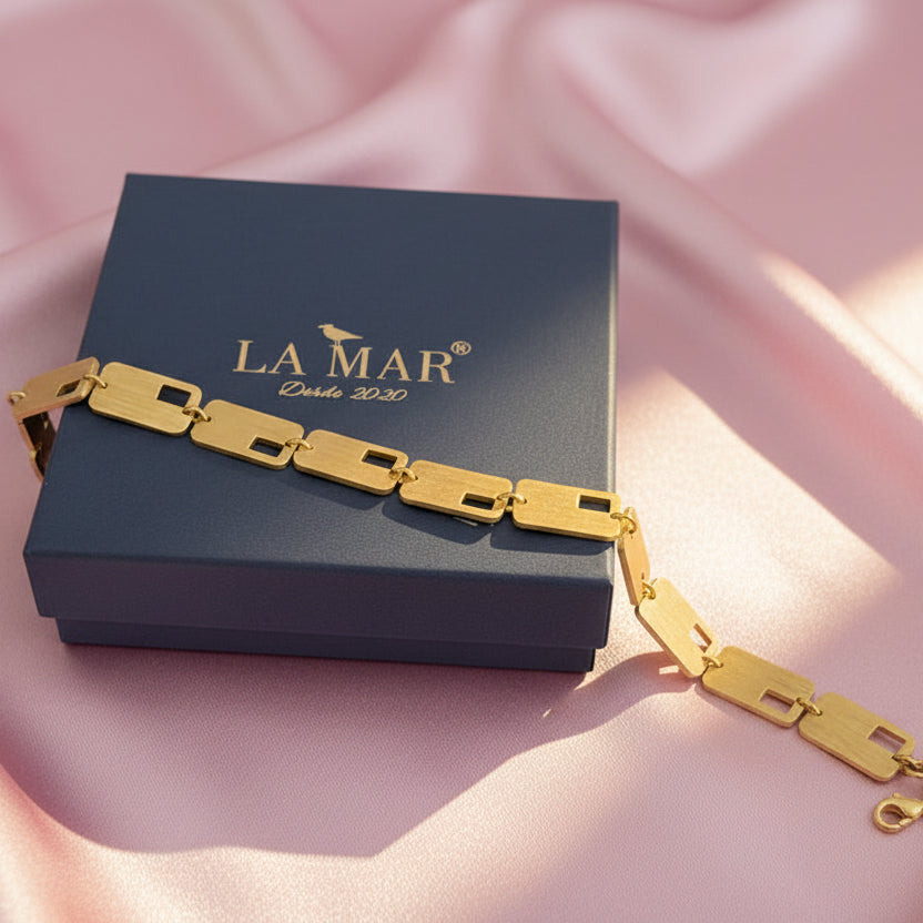 Pulsera EL BESO bañada en oro - Diseño con carácter