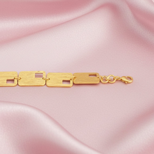 Pulsera EL BESO bañada en oro - Diseño con carácter