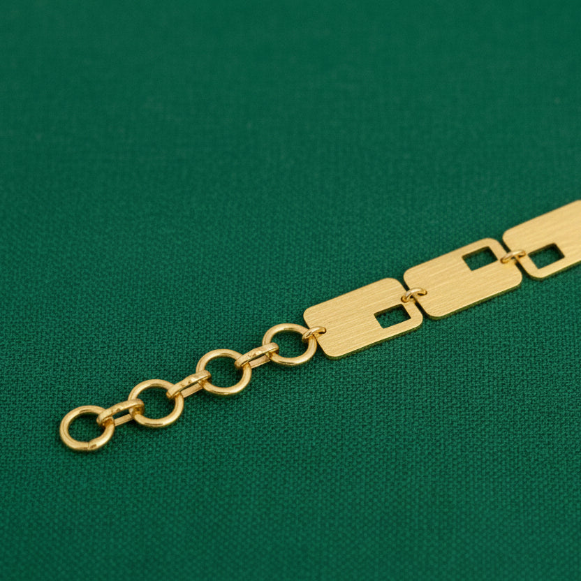 Pulsera EL BESO bañada en oro - Diseño con carácter