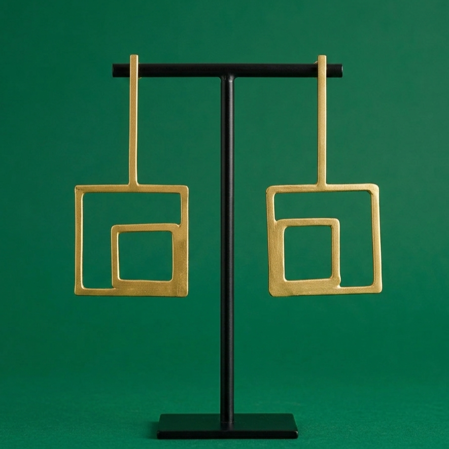 Pendientes FINESTRA bañados en oro - Diseño con carácter