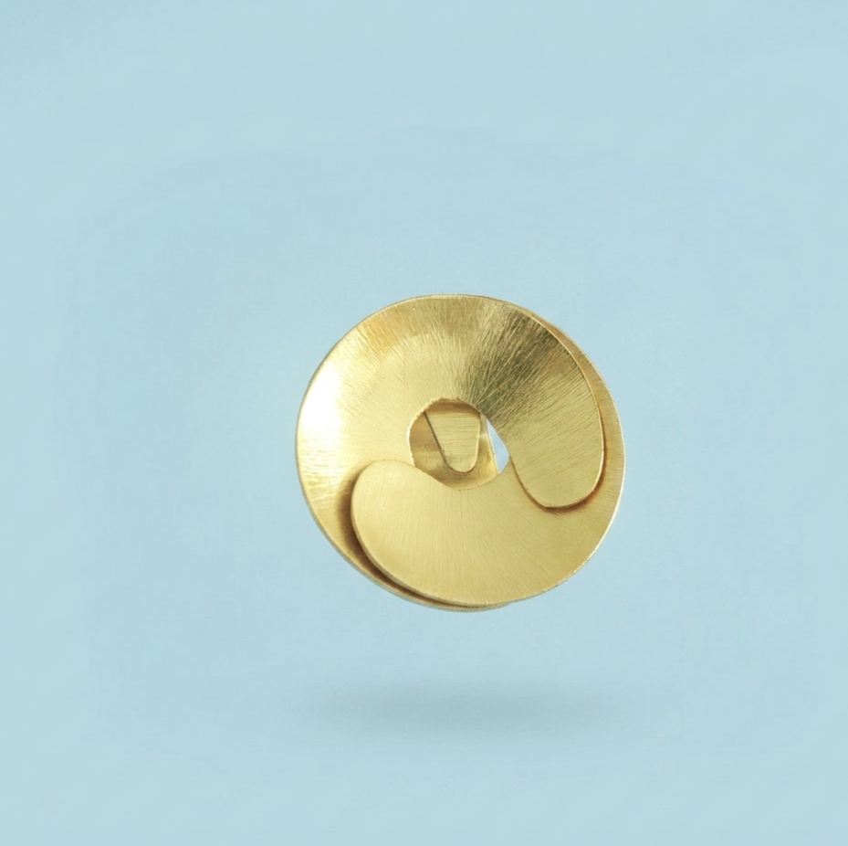 Anillo ROUE bañado en oro - Diseño con carácter