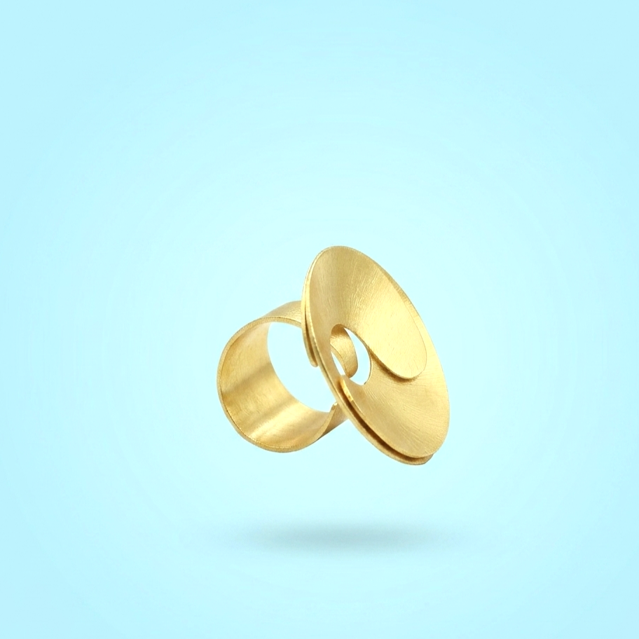 Anillo ROUE bañado en oro - Diseño con carácter