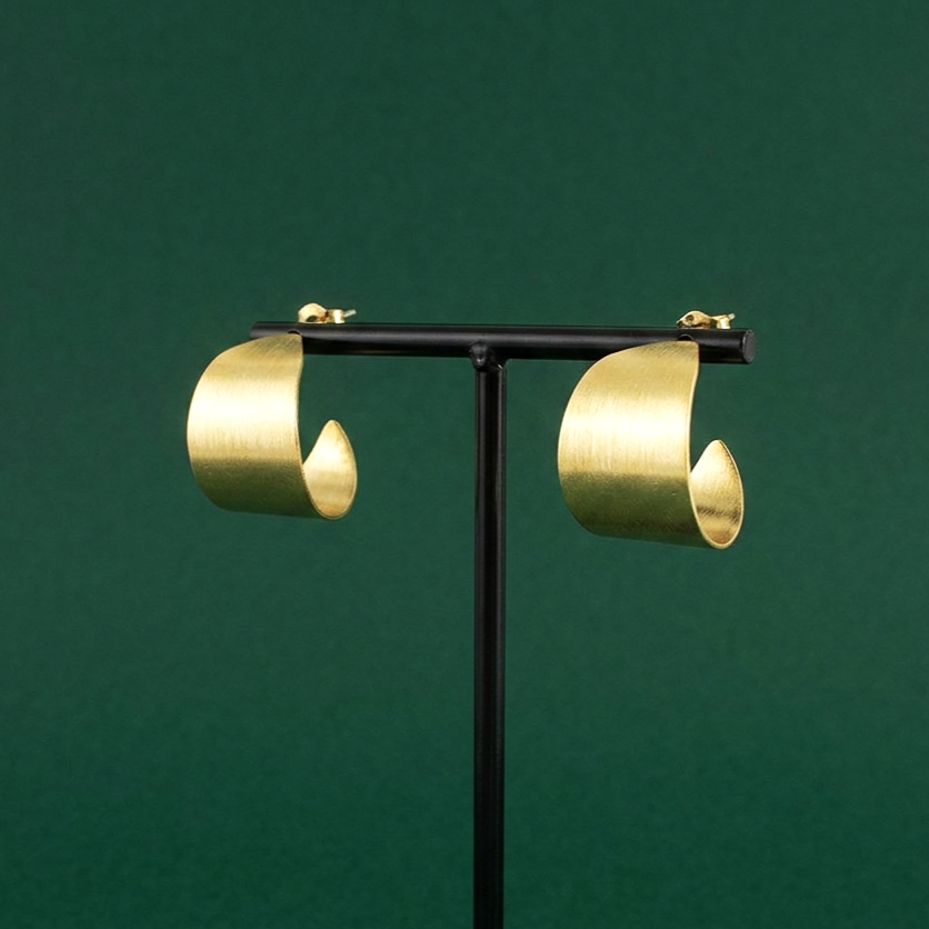 Pendientes ONDE bañados en oro - Diseño con carácter
