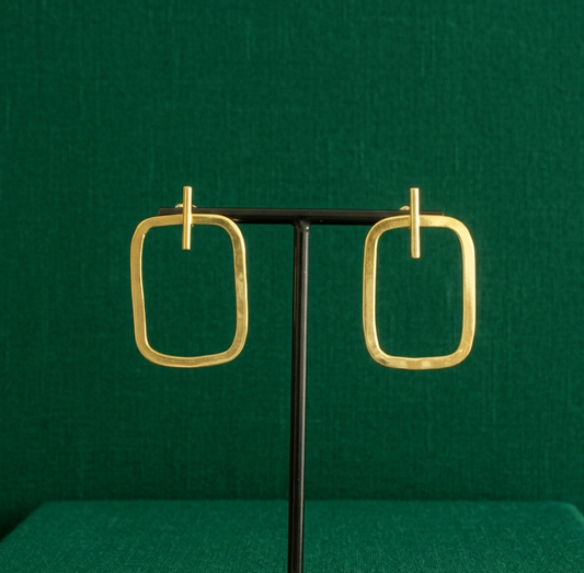 Pendientes STELLA bañados en oro - Diseño con carácter