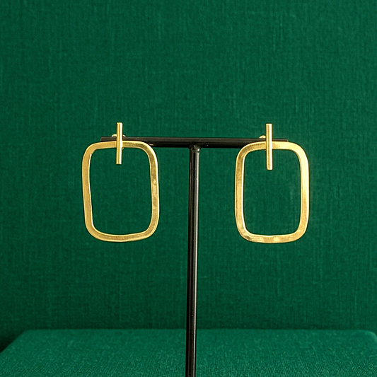 Pendientes STELLA bañados en oro - Diseño con carácter