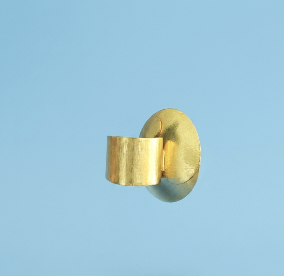 Anillo ROUE bañado en oro - Diseño con carácter