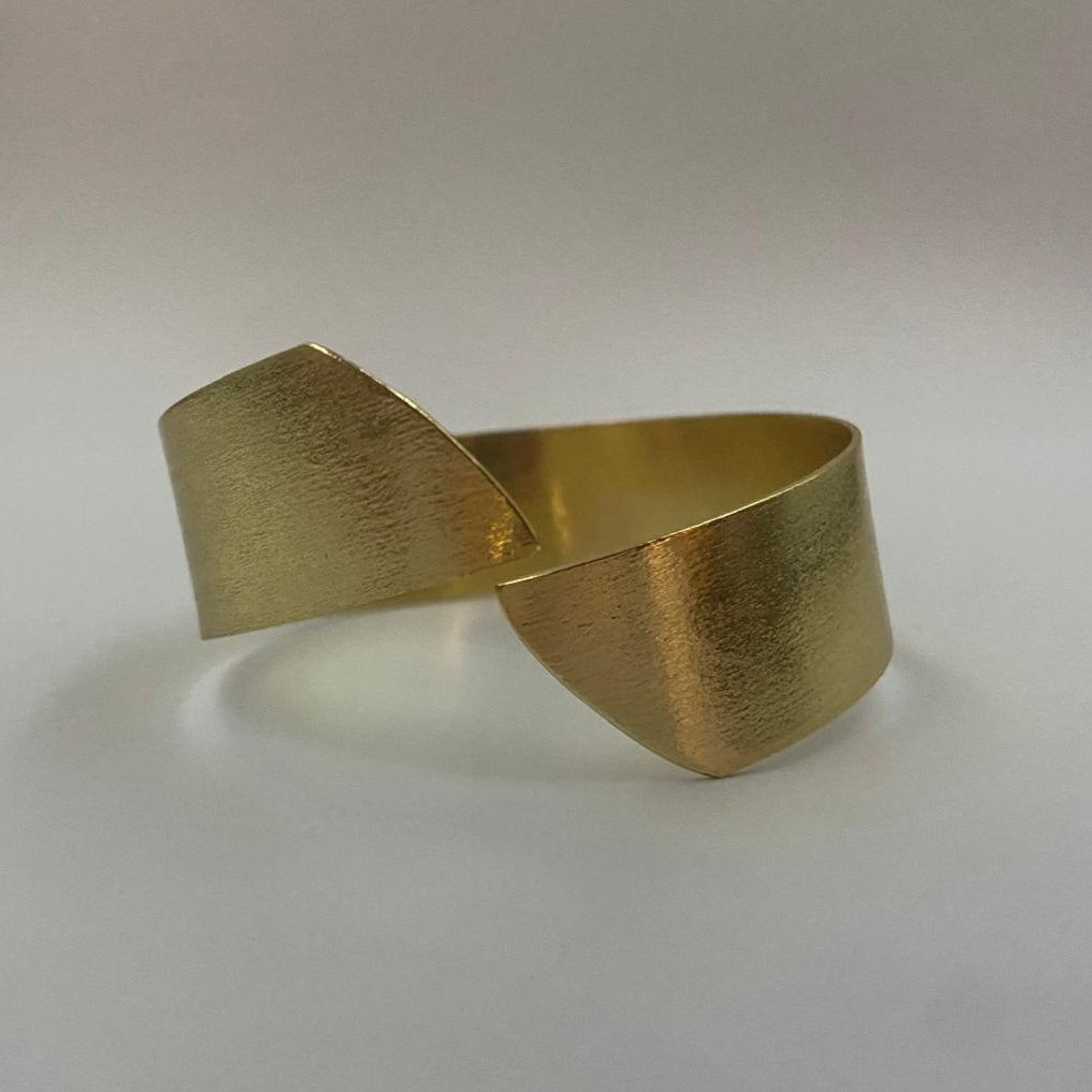 Brazalete CAPRI bañado en oro - Diseño con carácter
