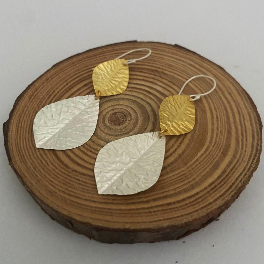 Pendientes dos hojas en baño de oro y plata
