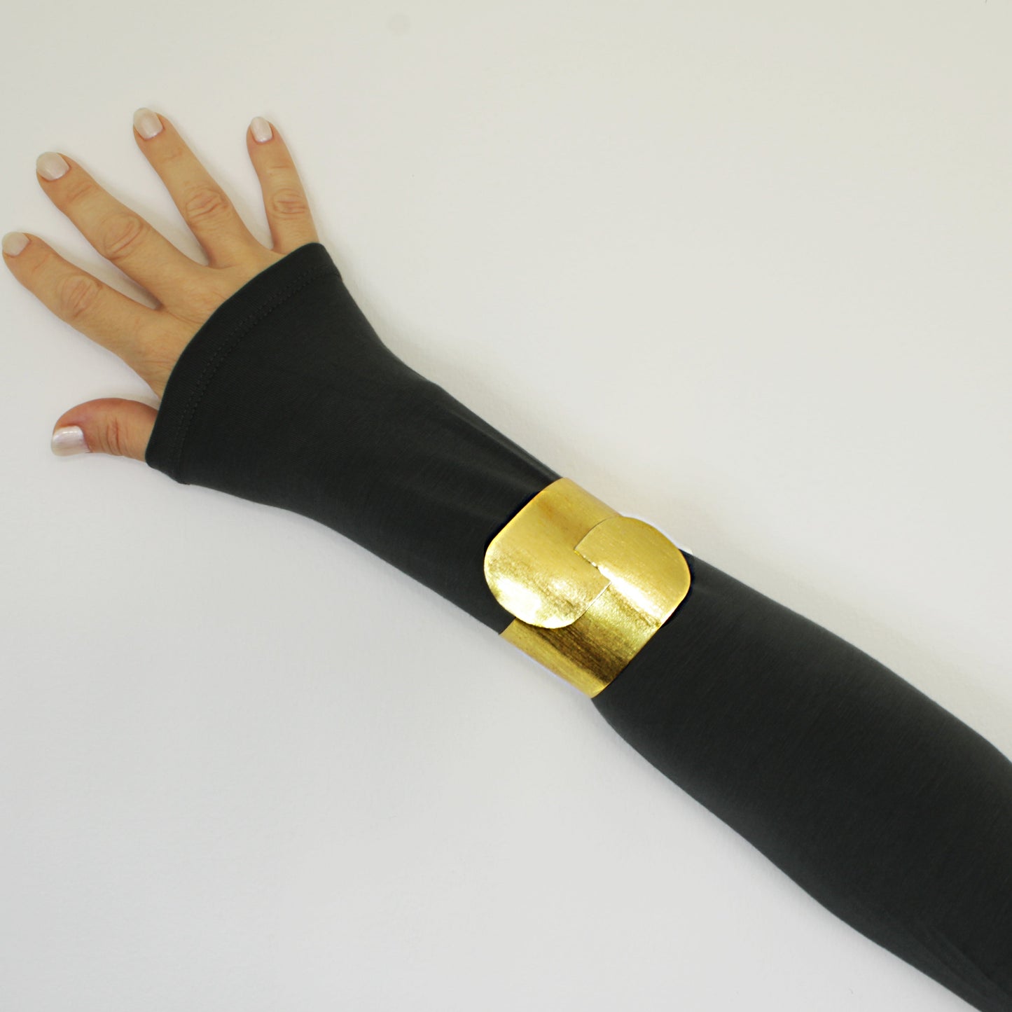 Brazalete ATENEA bañado en oro - Diseño con carácter