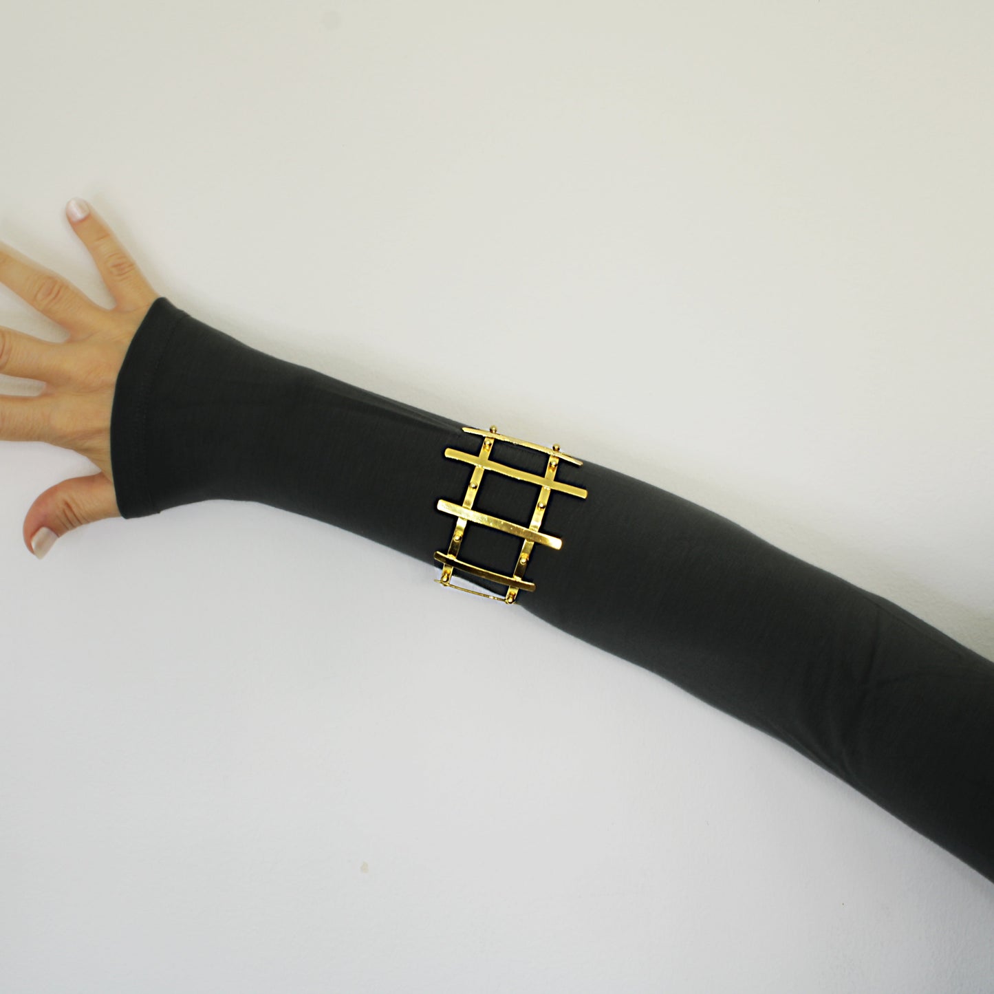 Brazalete MINERVA bañado en oro - Diseño con carácter