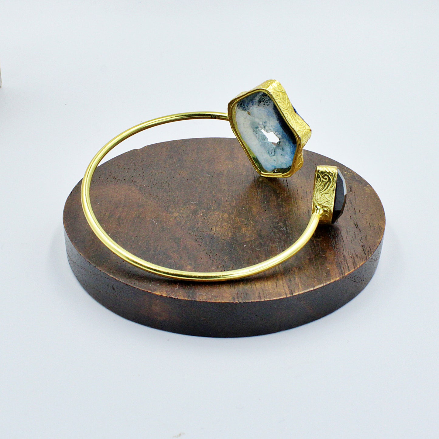 Brazalete 2 piedras celeste y negra - onix y cuarzo ágata bañado en oro