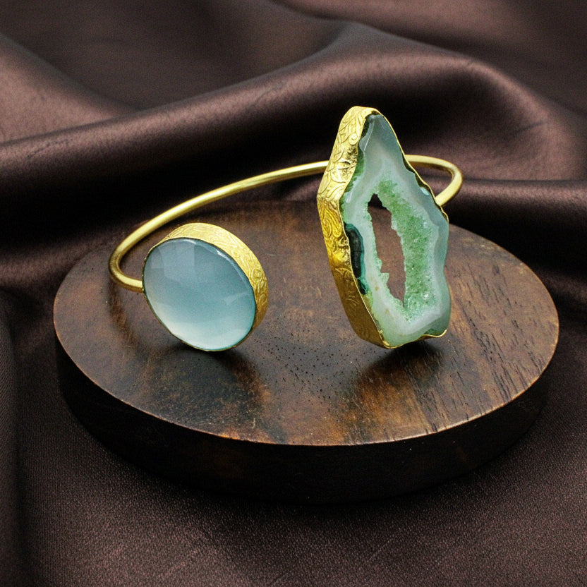 Brazalete 2 piedras celeste y verde - calcedonia y cuarzo ágata bañado en oro