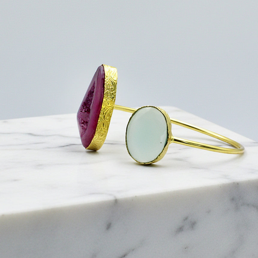 Brazalete 2 piedras rosa y celeste - calcedonia y cuarzo ágata bañado en oro