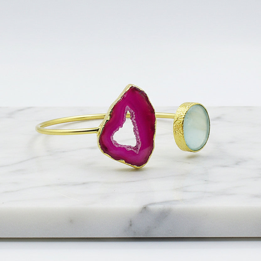 Brazalete 2 piedras rosa y celeste - calcedonia y cuarzo ágata bañado en oro