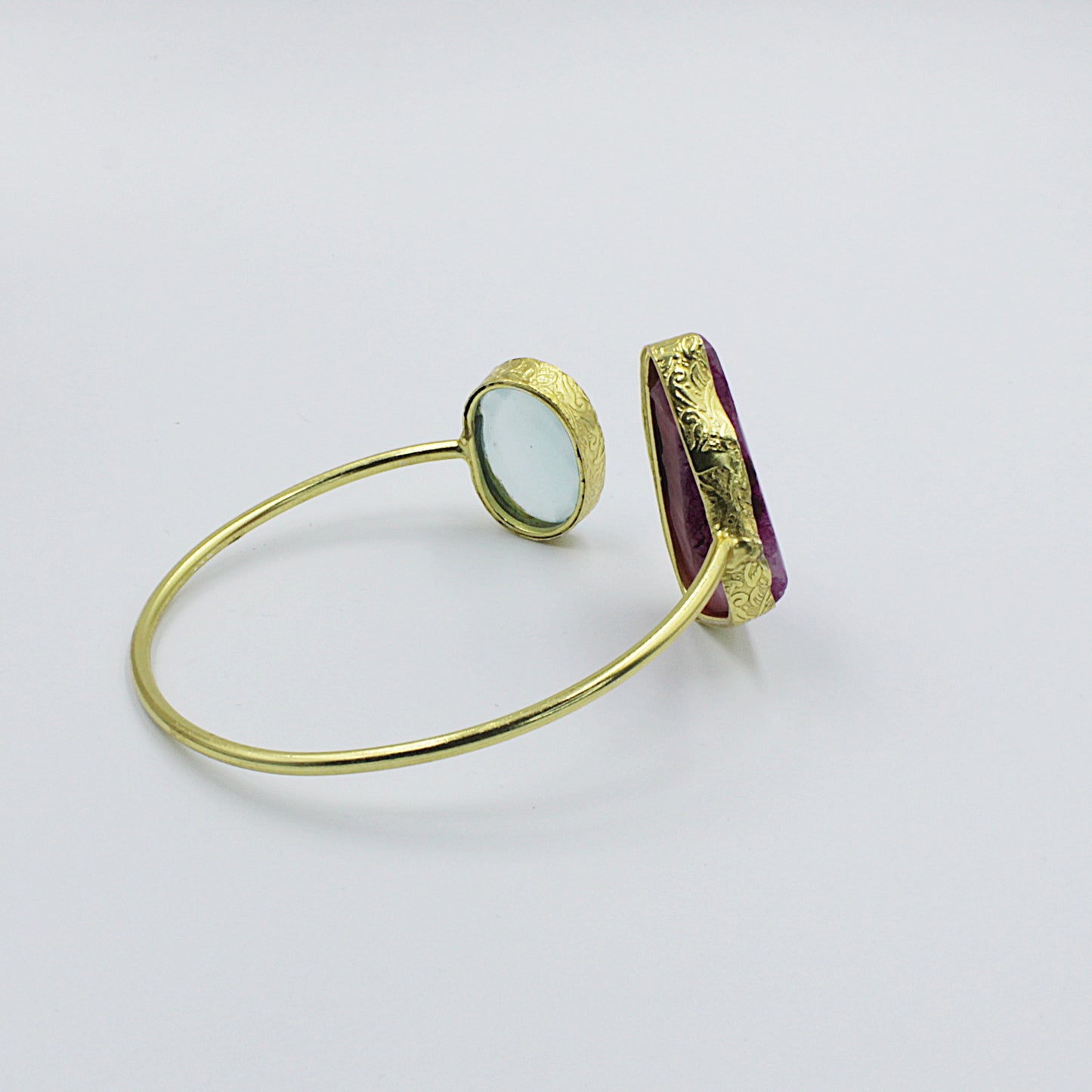 Brazalete 2 piedras rosa y celeste - calcedonia y cuarzo ágata bañado en oro