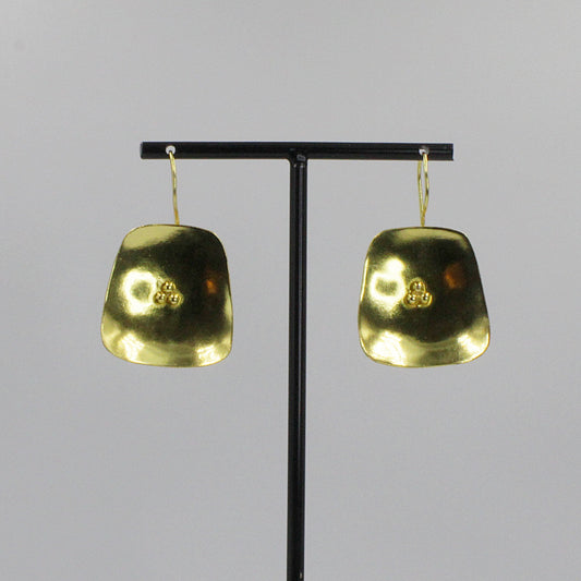 Pendientes PLATZ bañados en oro - Diseño con carácter