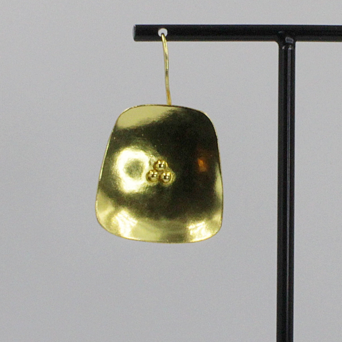 Pendientes PLATZ bañados en oro - Diseño con carácter