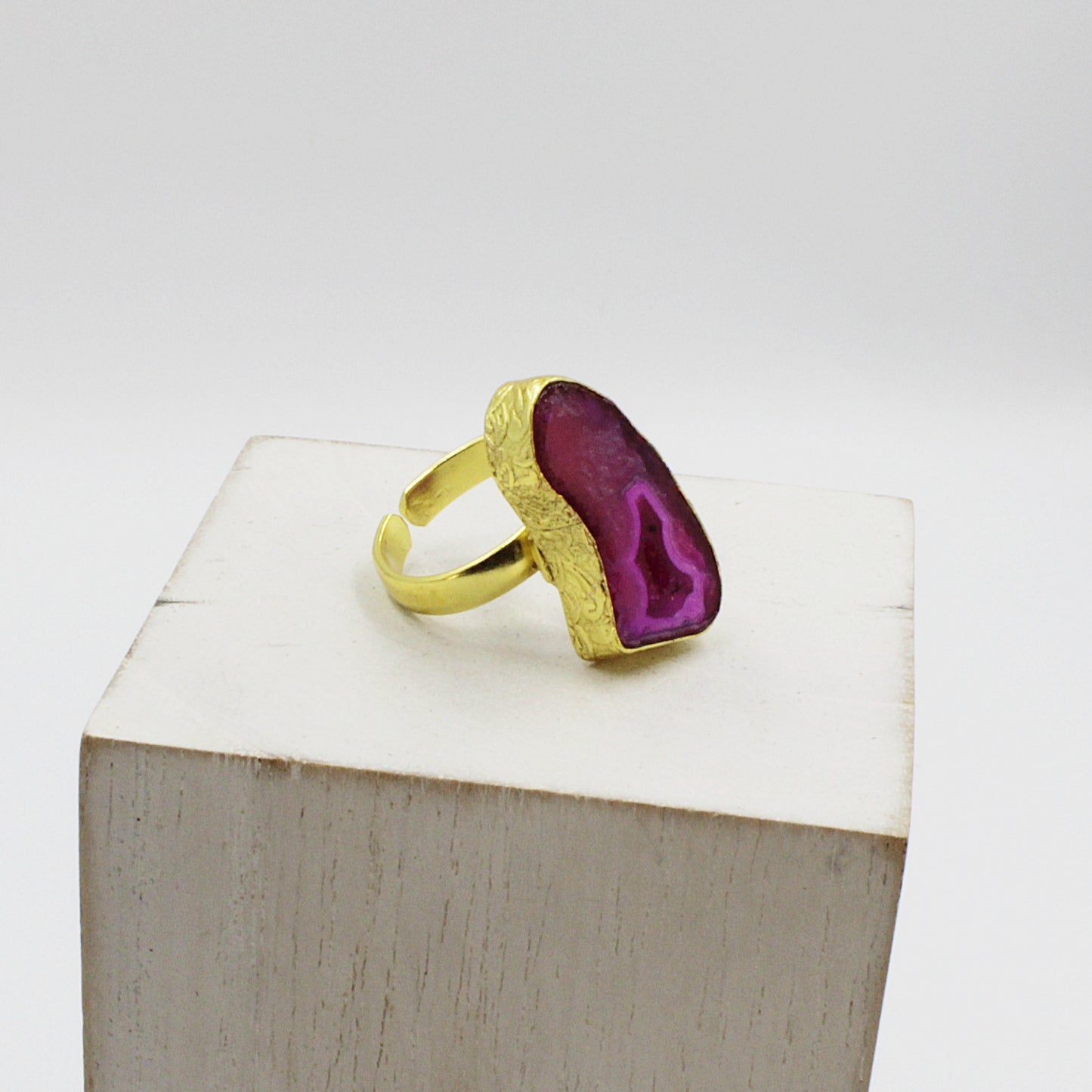 Anillo 1 piedra rosa - cuarzo ágata bañado en oro