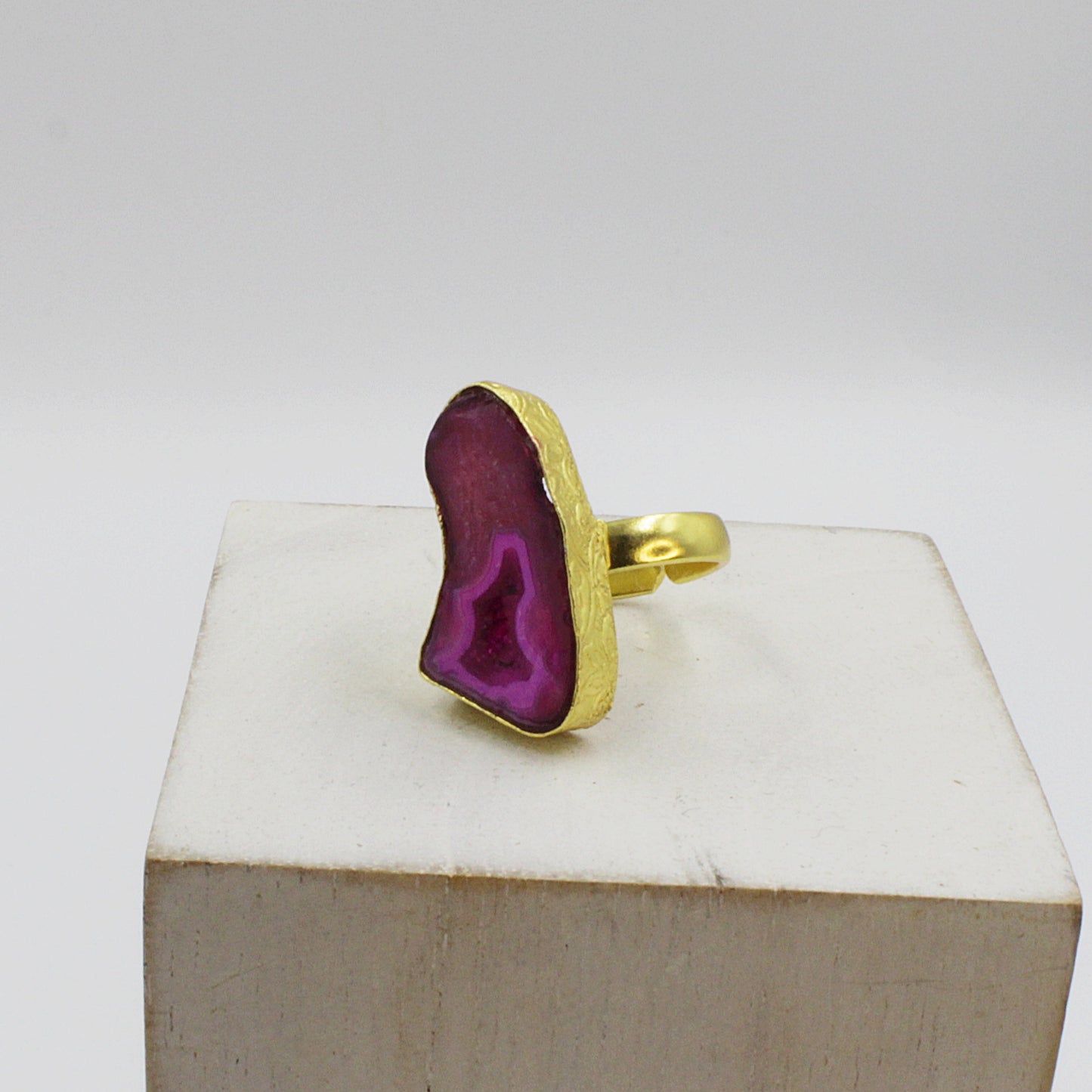 Anillo 1 piedra rosa - cuarzo ágata bañado en oro