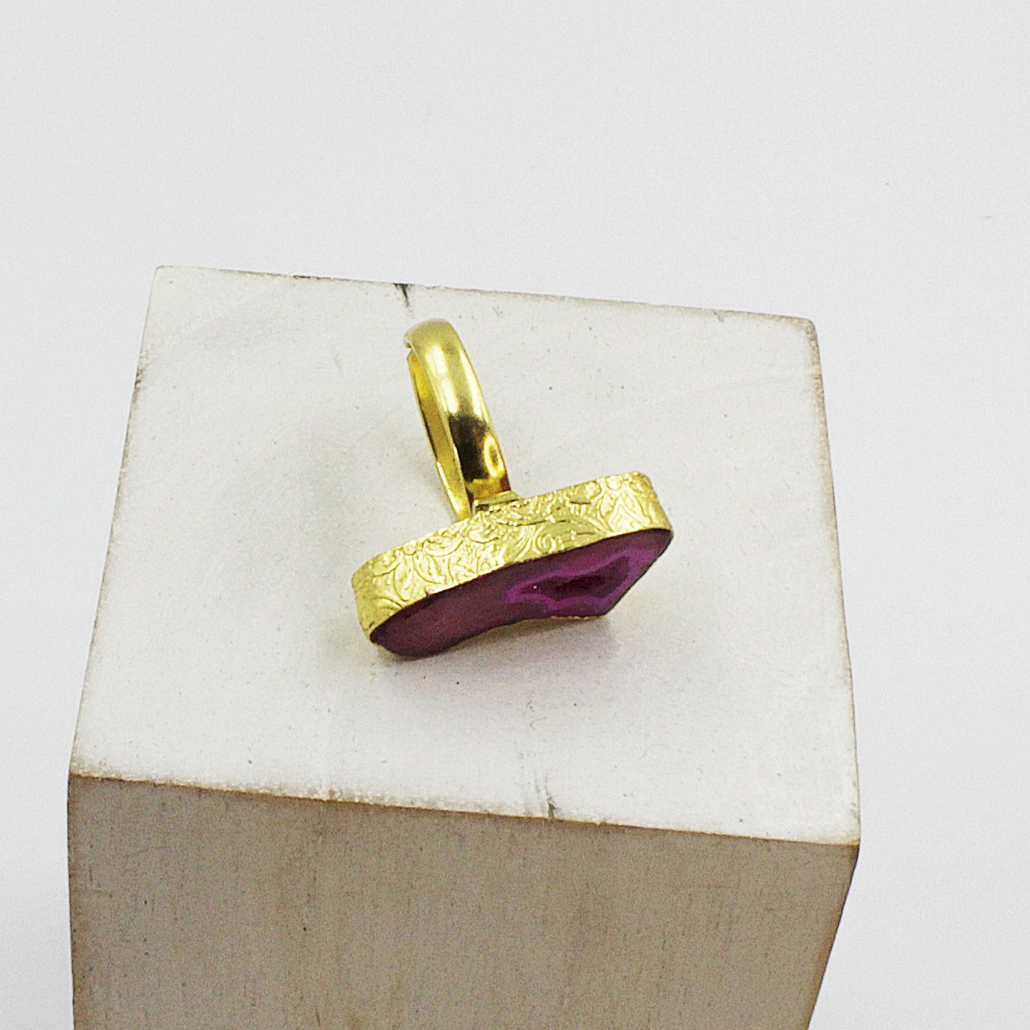 Anillo 1 piedra rosa - cuarzo ágata bañado en oro