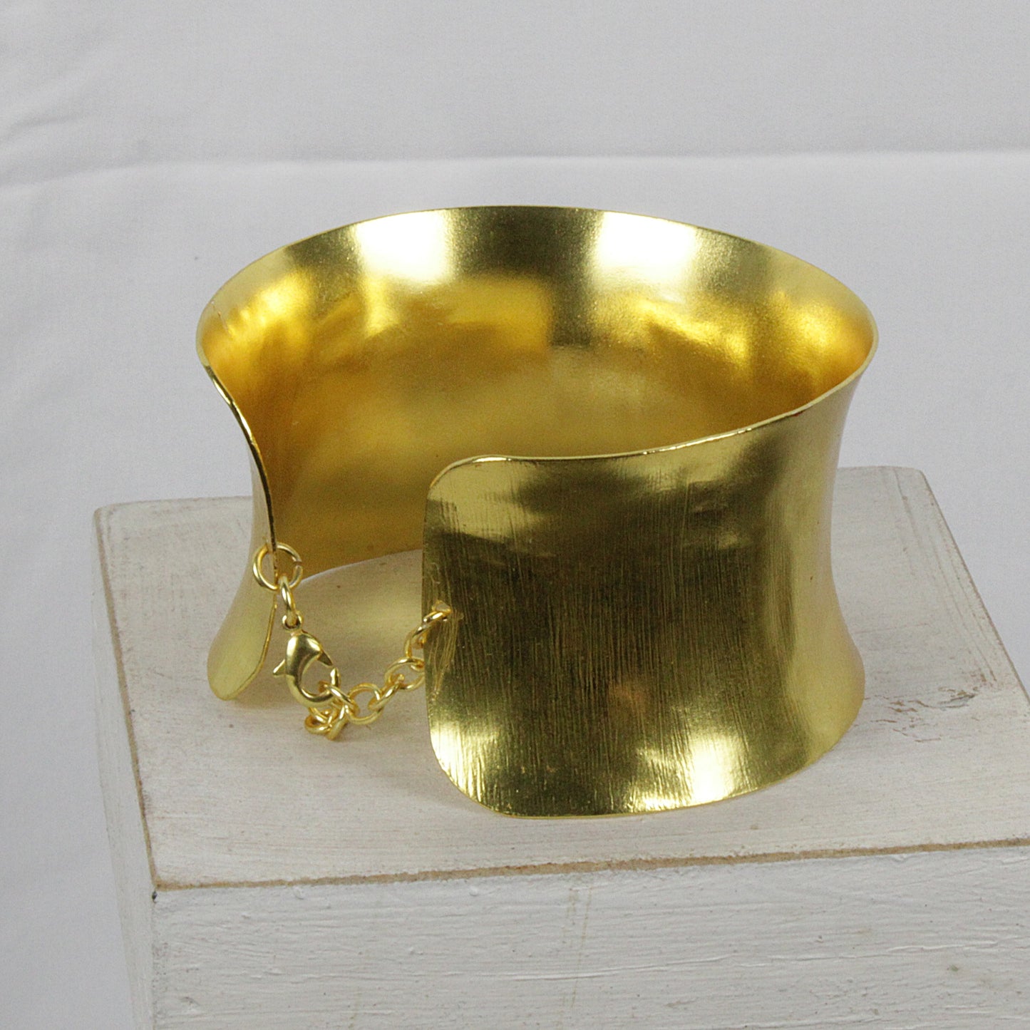 Brazalete DALIA bañado en oro - Diseño con carácter