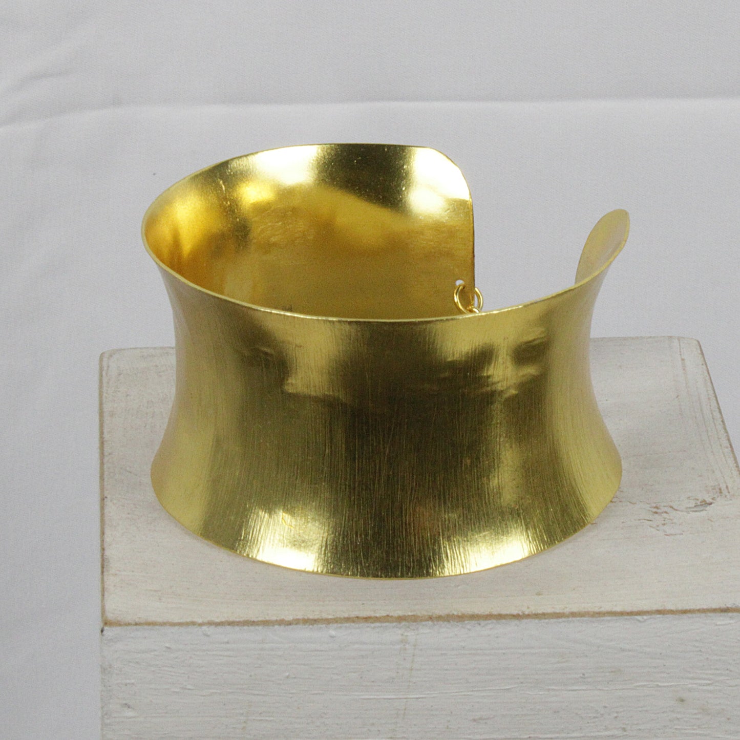 Brazalete DALIA bañado en oro - Diseño con carácter